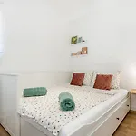 Oli Apartment *