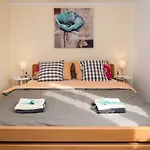 Oli Apartment *