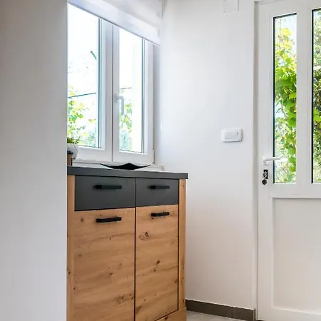 Oli * Brodarica (Sibenik-Knin)