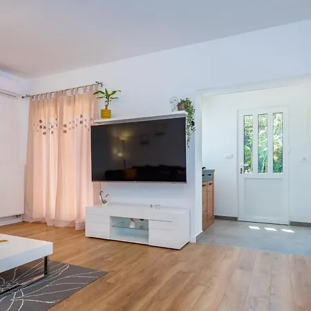Oli Apartment *