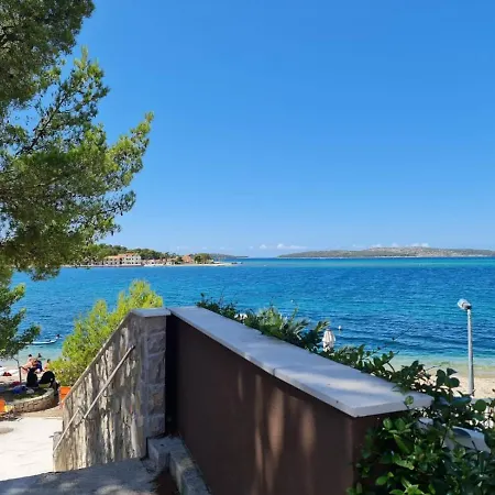 Oli * Brodarica (Sibenik-Knin)