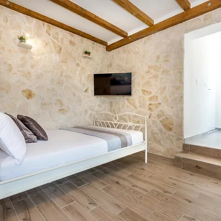 Oli Apartment *