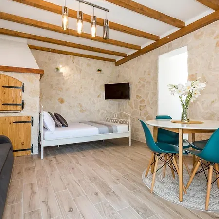 Oli Apartment *