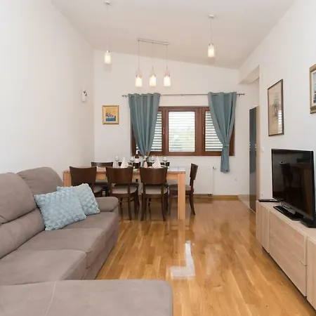 Oli Brodarica (Sibenik-Knin)