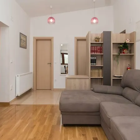 Oli Apartment