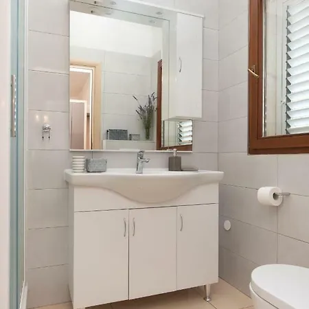 Oli Brodarica (Sibenik-Knin)